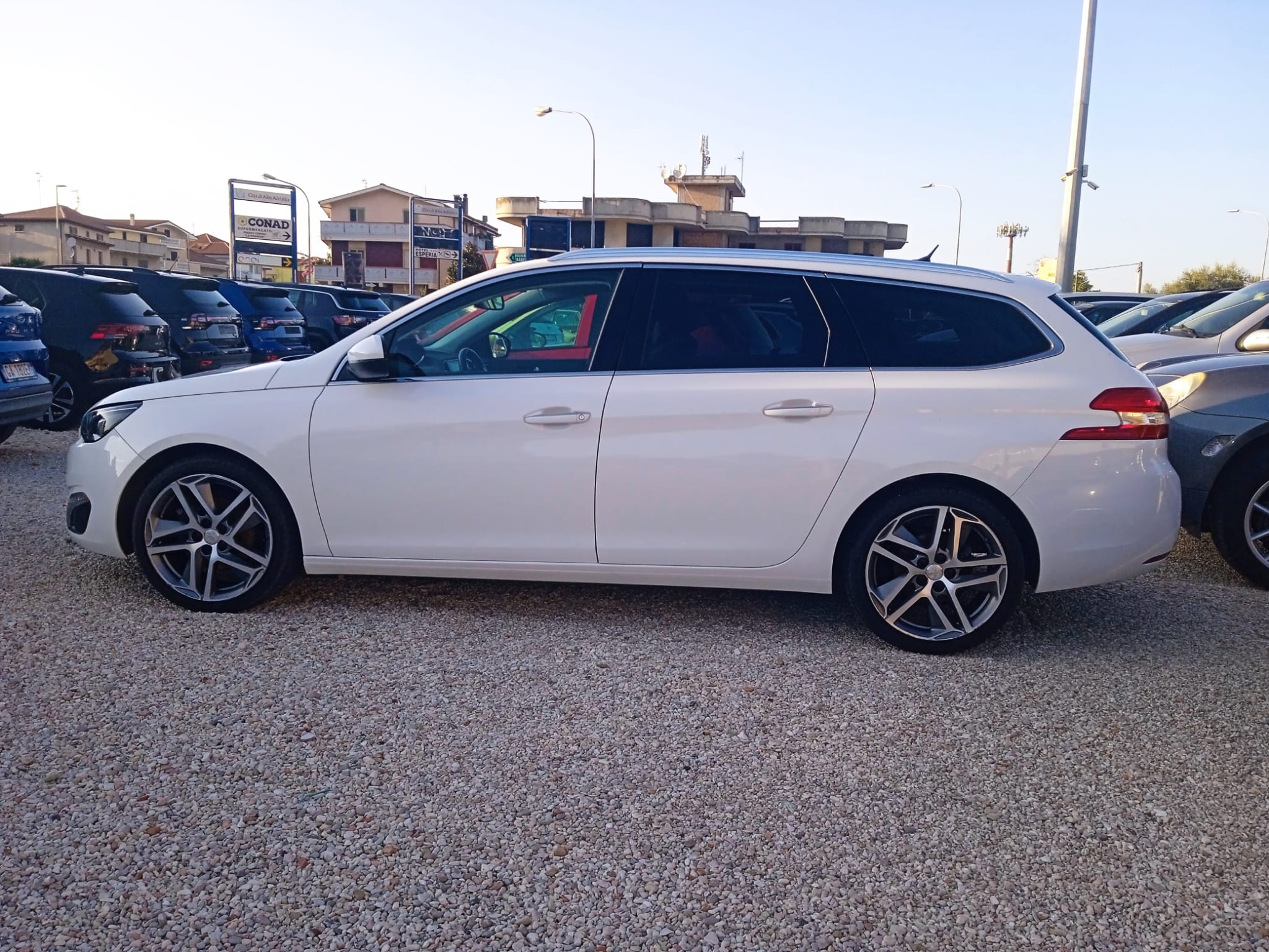 Peugeot 308 BlueHDi 120 S&S SW Allure